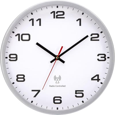 Grote Radiografisch Gestuurde Wandklok 30 cm, Batterijgevoed, Wit Zilver