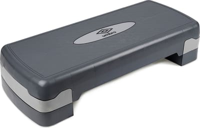 Umbro Stepper Fitness Verstelbaar 10‑15 cm – Fitness Step met Antislip Oppervlak – Aerobic Step voor Thuis – voor Revalidatie en Kracht – 68,3 x 29 x 10,4 cm