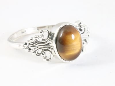 Fijne bewerkte zilveren ring met tijgeroog - maat 15.5
