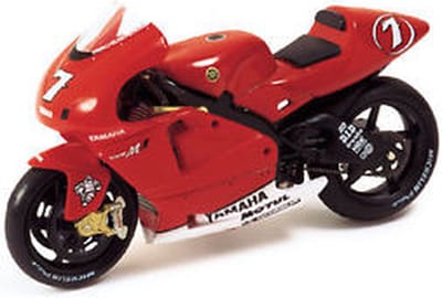 Yamaha YZR M1 #7 C. Checa 2002 - 1:24 - IXO Models