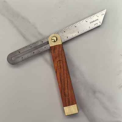 Règles d'angle, jauges, équerre coulissante, biseau en T avec manche en bois, outil de mesure de niveau, jauge de marquage en bois, rapporteur