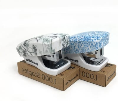 Mini nietmachines - Compact nietapparaat - Papier organiseren - Ingebouwde nietverwijderaar - 2000 nietjes - Blauw en Geel