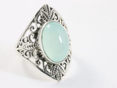 Opengewerkte zilveren ring met aqua chalcedoon - maat 18