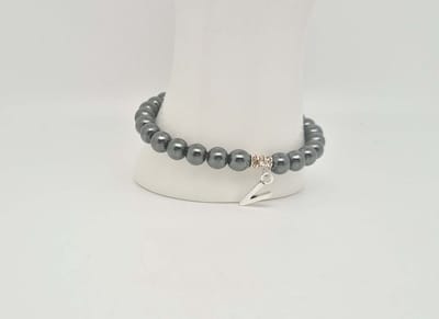 Handgemaakte "Letters" natuursteen armband met natuursteen "Letters" " Hematiet" -8 mm diameter van de korrel- Diameter armband 20 cm - Kies je favoriete letters- Een mooi cadeau voor familie en vrienden