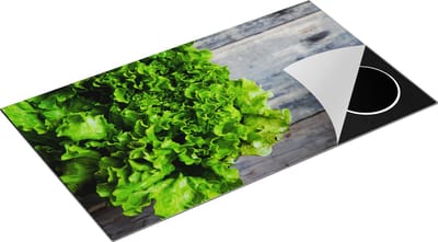 Chefcare Inductie Beschermer Groene Sla op een Houten Achtergrond - 90x50 cm - Afdekplaat Inductie - Kookplaat Beschermer - Inductie Mat