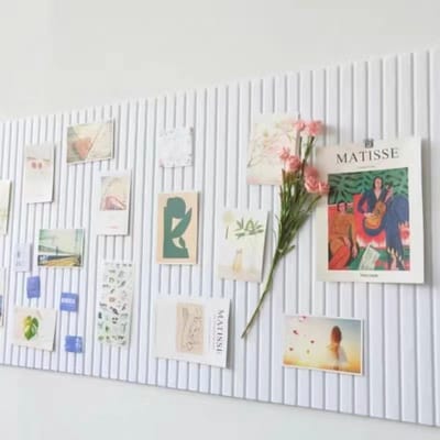 Decoratief viltbord, 60 x 40 cm, Wit, prikbord, 0,9 cm dik, opvouwbaar displaybord met plakband voor het opplakken van foto's, fotobord voor school, thuis, keuken, kantoorwanden