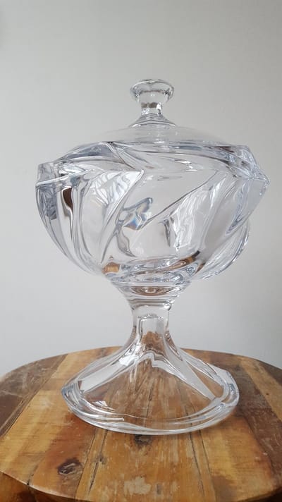 Crytalite Bohemia kristalglas Bonbonniere Macao op voet  28.5 cm
