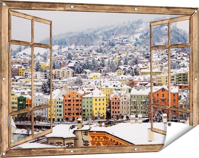Gards Tuinposter Doorkijk Gekleurde Huisjes met Sneeuw in Oostenrijk - 120x80 cm - Tuindoek - Tuindecoratie - Wanddecoratie buiten - Tuinschilderij