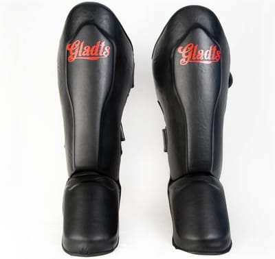 Gladts - Classic - Scheenbeschermer kickboksen - Zwart/Rood - Maat XS - Scheenbeschermers - Scheenbeschermers kickboksen - Scheenbeschermers vechtsport - Scheenbeschermers kickboksen kind - Scheenbeschermers kickboksen dames