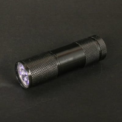 Pentart UV zaklamp speelgoed 9 LED voor kinderen en volwassenen.