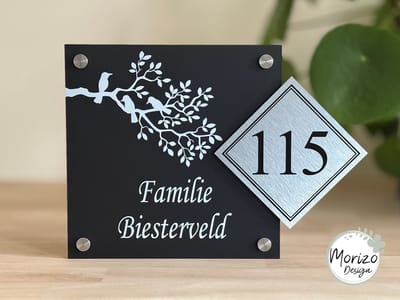 Naambordje / huisnummer voordeur | vogels op tak | huisnummerbord | 20x28cm | MAT zwart | rvs-afstandhouders