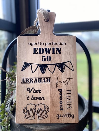 Creaties van Hier - serveerplankje - abraham - 34,5 cm - gepersonaliseerd cadeau - hout