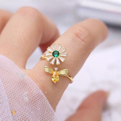 Huitan Schattige Bloem en Honingbij Openende Ringen voor Vrouwen Kleur/Gouden Kleur Gekleurde Kubieke Zirconia Modieuze Meisjes Sieraden resizable