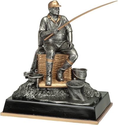 XL Beeld Trofee Visser Op Viskist Witvisser 1e Prijs Wisselbeker Witvis Wedstrijd Vaste Stok Vissen