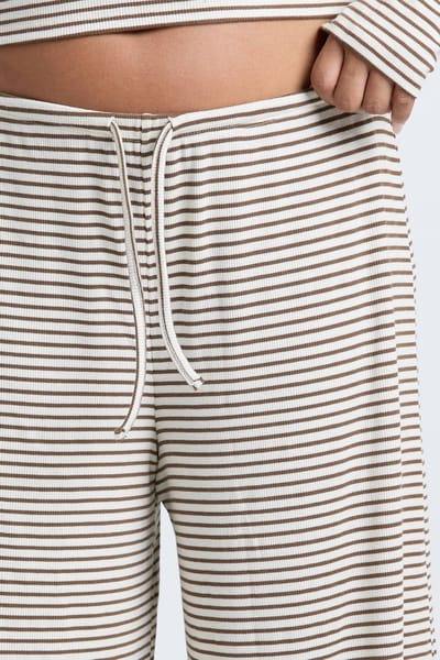 boohoo Dames Plus gestreepte mid-rise wijde pijpbroek | Steen | Maat: 44