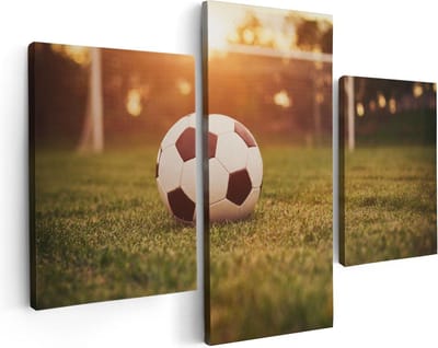 Artaza Canvas Schilderij Drieluik Voetbal Met Goal Tijdens Zonsondergang - 90x60 - Foto Op Canvas - Canvas Print