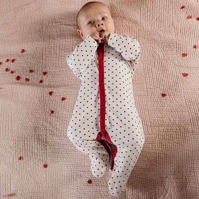 Eevi - Boxpakje/Slaappakje/Pyjama/Onesie - Rode Hartjes - Maat 56 - 0 t/m 2 maanden