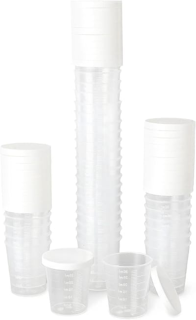 Set van 50 mini cups met deksel, 30 ml, kleine maatbeker voor nauwkeurig doseren, ideaal voor laboratorium, huishouden en medische toepassingen