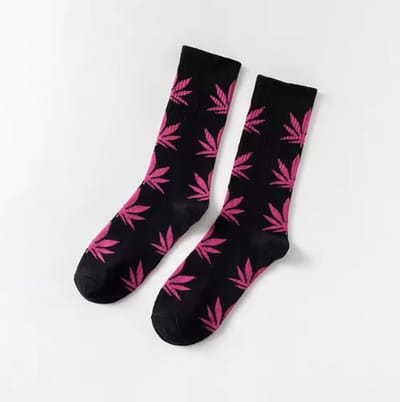 Sokken met wietblaadjes - Wiet sokken - Weed socks - Cadeau - Sokken - Zwart/Roze- Unisex - One size - 36-45 - CHPN
