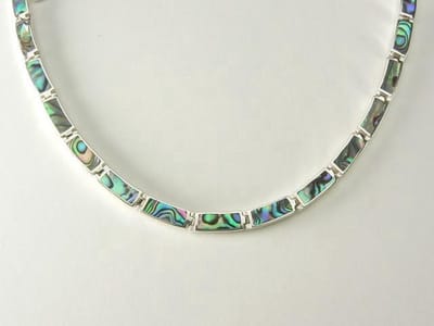 Zilveren collier met abalone schelp