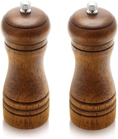 Allecto Plus - Houten Zout- en Pepermolenset voor Keuken - Navulbare Pepermolen met Verstelbare Keramische Rotor - Handmatige Kruidenzout- en Peperslijpfles - Chili en Kruidnagel Kruiden - 14 cm/5 inch