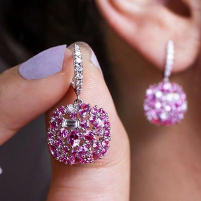 Huitan Helder Rozerode CZ Hangende Oorbellen Luxe Damesaccessoires voor Vintage Feest Uniek Verjaardagscadeau Nieuw-ontworpen Sieraden brown