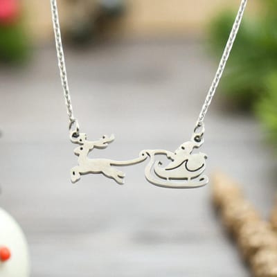 Zilveren ketting met rendier en arrenslee - Kerst accessoire