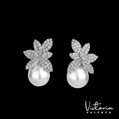 Victoria Valenza Zilverkleurige Oorbellen met Parels en Zirkonia Stenen - Oorknoppen - Zilverkleurig - Parel oorbellen - Zirkonia