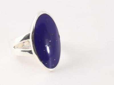 Ovale zilveren ring met lapis lazuli - maat 18