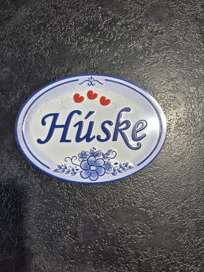 Metalen bordje - Húske - Fries - souvenir - w.c - cadeau.