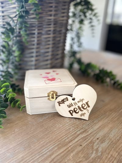 creaties van hier - Kistje met hartje en zeepjes - Wil je mijn peter zijn?