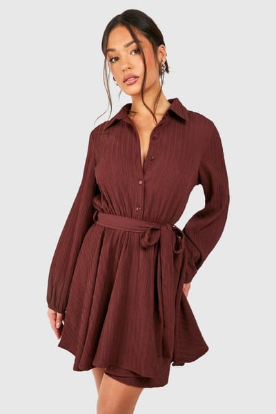 boohoo Dames Petite Crinkle Skater Shirtjurk | Chocoladebruin | Maat: 42