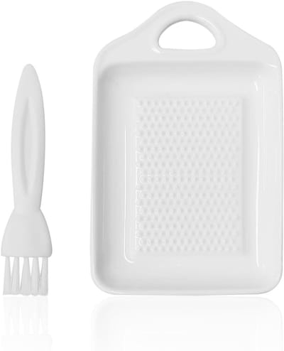 Witte Gembermolen met Schoonmaakborstel, Handmatige Gember- en Knoflookmolen, Keukentool voor Koken en Bereiden (6.8*11cm)