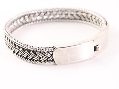Gevlochten zilveren armband met kliksluiting - lengte 19 cm.