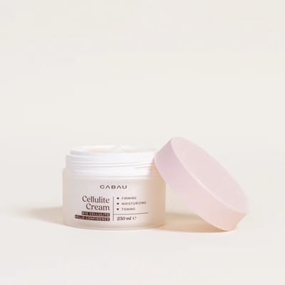Cabau – Cellulite Cream – Anti-Cellulite Crème met Carnitine, Cafeïne & Rozemarijn – Verstevigt en Verzacht de Huid – Voor Elk Huidtype – 250 ml – Dermatologisch Getest