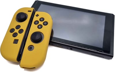 Gadgetpoint - Hoesjes & Skins voor Nintendo Switch 1 - Performance Gaming Case - Soft Grip Covers - Anti-Slip Joy-Con Controller Accessoires - Beige