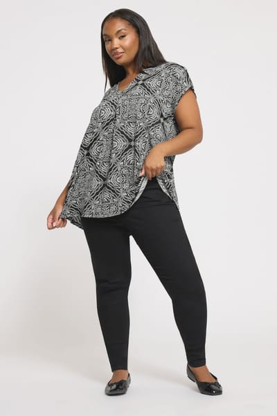 Yours Zwartwitte Geplooide Top Met Paisleyprint Size 50-52