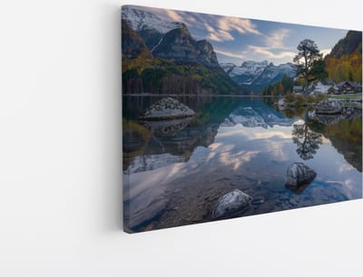 Saammp Canvas Schilderij - Groot meer tussen de bergen - Rotsen - Bloemen - Landschap - Natuur - 45x30 - Foto op canvas - Wanddecoratie - Muurdecoratie Woonkamer - Slaapkamer decoratie - Canvas Print