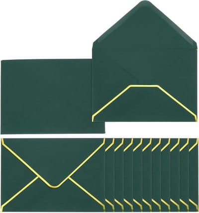 Allecto Plus - Enveloppen set van 100 stuks voor kaarten - V-flap-enveloppen met gouden rand - Valentijnsenveloppen - Donkergroen - Geschikt voor kantoor, huwelijksuitnodigingen en afstudeerfeest - Formaat: 5 x 7 cm met ronde rand.
