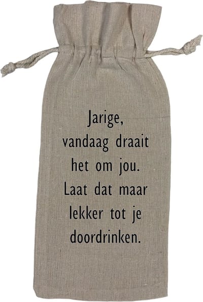 Wijnzak "Jarige vandaag draait het om jou. Laat dat maar lekker tot je doordrinken." Grappig Cadeau Cadeau