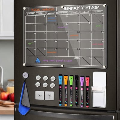 Transparante Maandplanner voor Koelkast, 16"x12" Acryl Magnetisch Whiteboard met 6 Krijtmarkers en Pennenhouder, Ideaal voor Organisatie en Planning