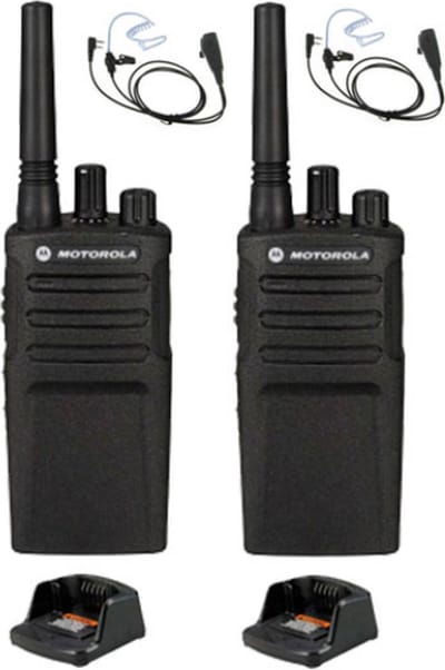 Set van 2 Motorola XT420 UHF IP55 PMR446 met laders en beveiliging oortje M1 2-Pins