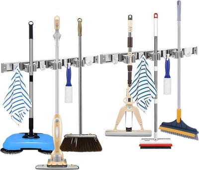 Famanu – Metalen wandhouder voor bezem en dweil met 3 sleuven en 4 haken, stevige organizer voor garage, wasruimte en tuin