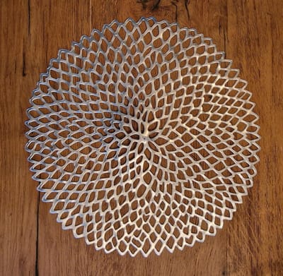 Placemats Goud Bloem - 4 stuks - 38 cm - Tafel placemats - Onderlegger -Hitte Bestendig - Open Gewerkt - Ronde Bloemen Placemats - Onderzetter - Decoratie voor Kerstmis - Bruiloft - Goud - Luxe uitstraling