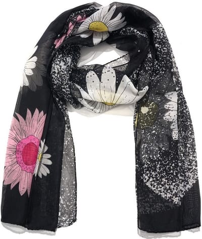 Een bijzondere en heerlijke trendy sjaal met een print van mooie bloemen (150 x 50cm). Soepele stof in aantrekkelijke kleuren. Leuk om voor uzelf te kopen of om cadeau te geven aan iemand.