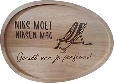 Woodr orgineel Borrelplank/ wandbord voor iemand die met pensioen gaat . Niks moet Niksen mag Pensioen cadeau