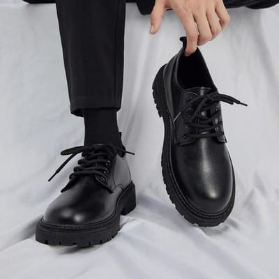 Chaussures d'Affaires en Cuir pour Homme Été Nouveau Style Adolescent Style Britannique Étudiant Semelle Épaisse Costume Chaussures Décontractées Tendance pour Homme 42 black
