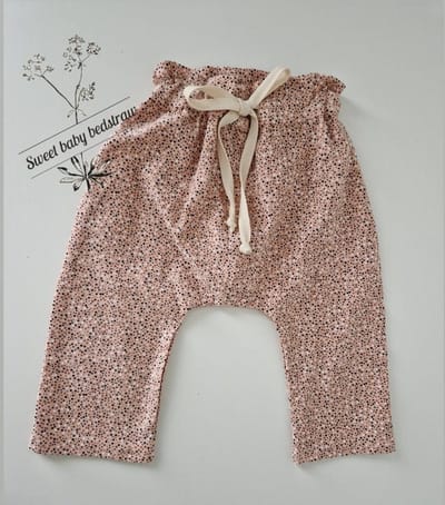 Baby legging - meisje legging - lente/zomer - roze - maat 56 - ( handgemaakt Sweet Baby Bedstraw )