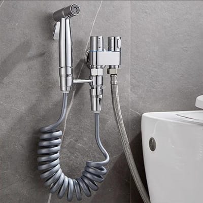Ensemble de pulvérisateur de bidet en acier inoxydable avec vanne d'angle à double commande, pistolet pulvérisateur haute pression pour toilettes avec tuyau flexible à ressort de 2M pour salle de bain argenté