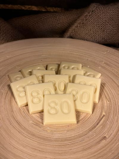 Chocolade cijfer 80 | Getal 80 chocola | Cadeau voor verjaardag of jubileum | Smaak Wit